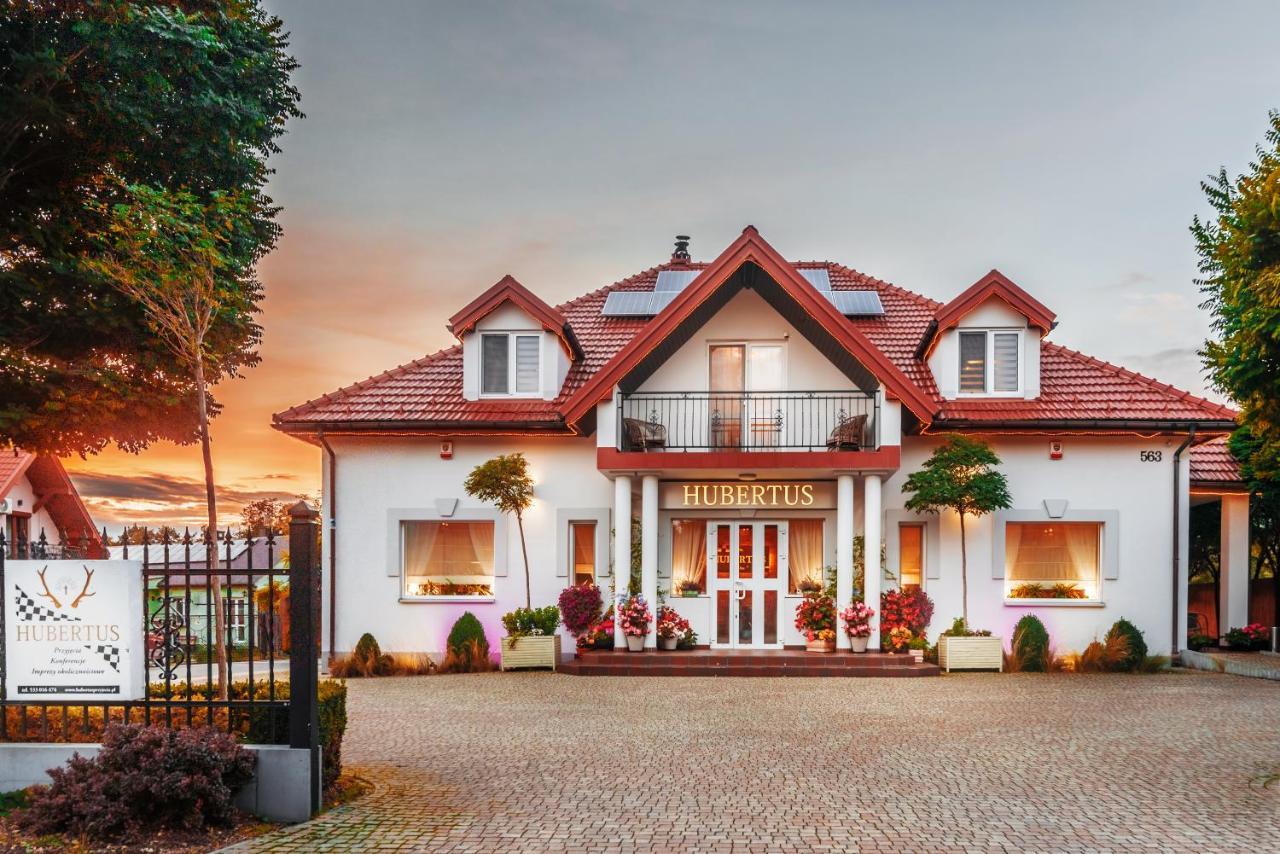 Hotel Hubertus Wola Rzedzinska Exteriér fotografie