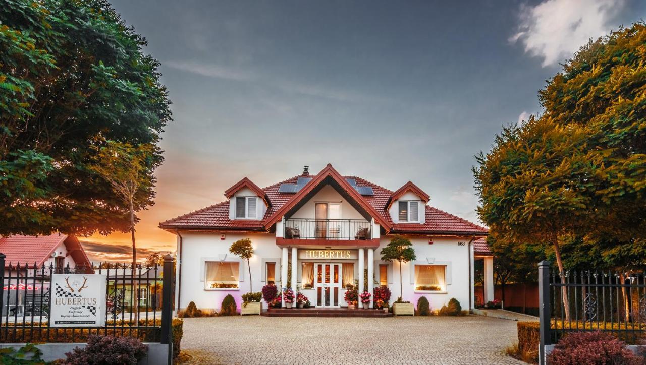 Hotel Hubertus Wola Rzedzinska Exteriér fotografie