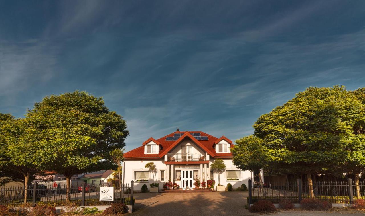 Hotel Hubertus Wola Rzedzinska Exteriér fotografie