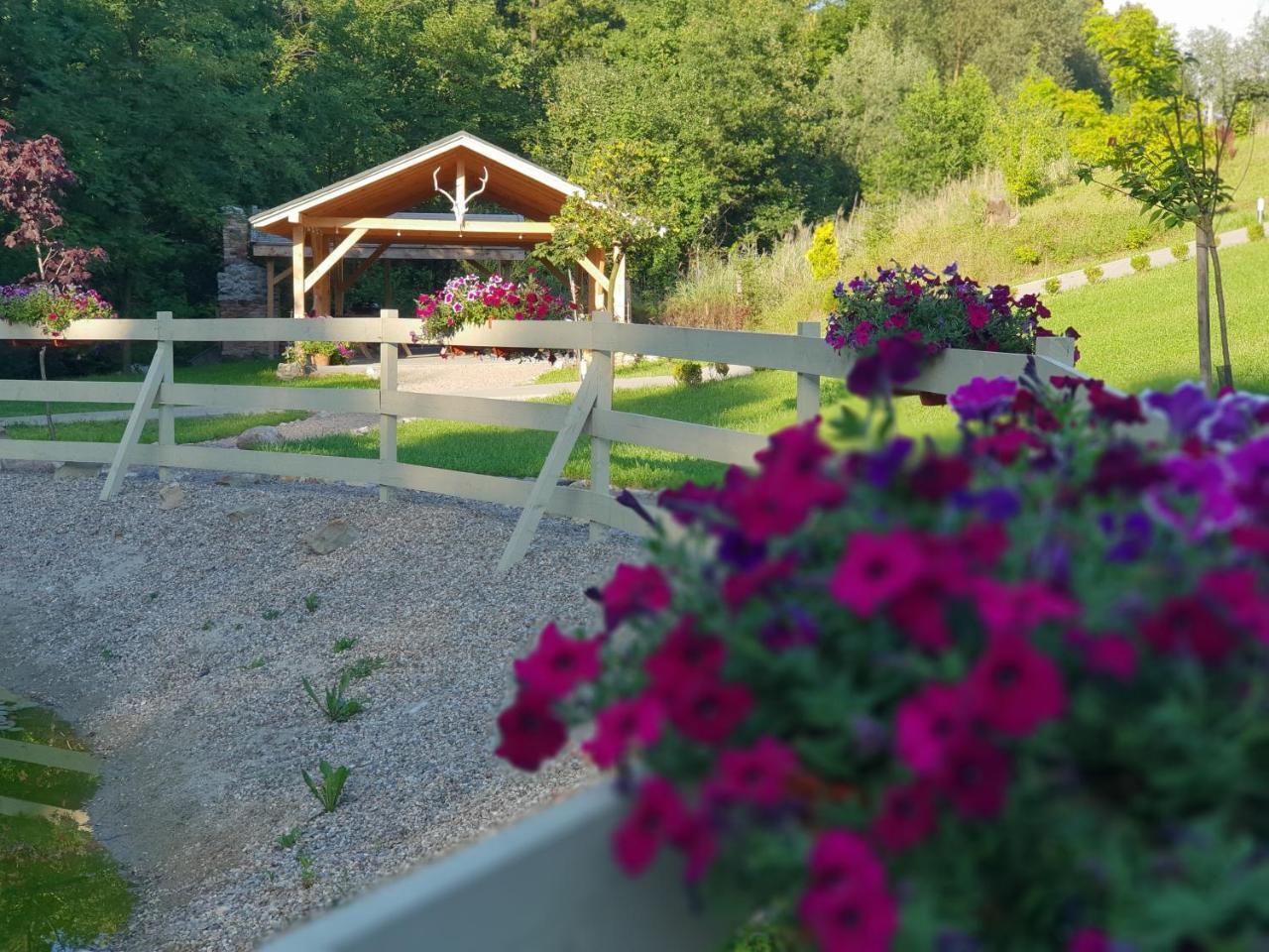 Hotel Hubertus Wola Rzedzinska Exteriér fotografie